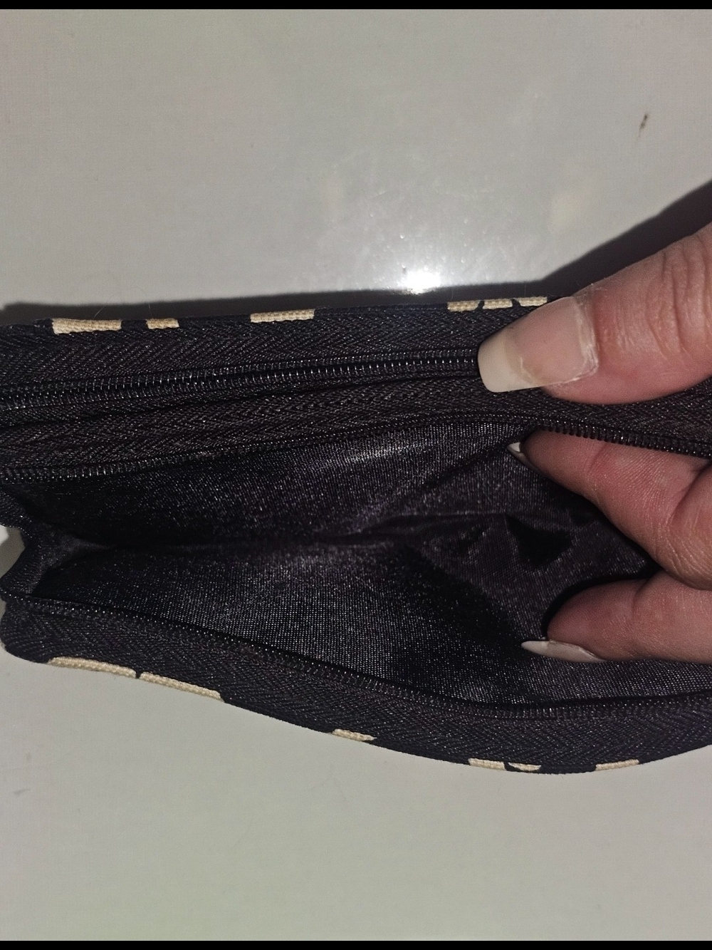 thirty-one Black and Cream Floral Wallet - EUC - Picture 4 of 12
